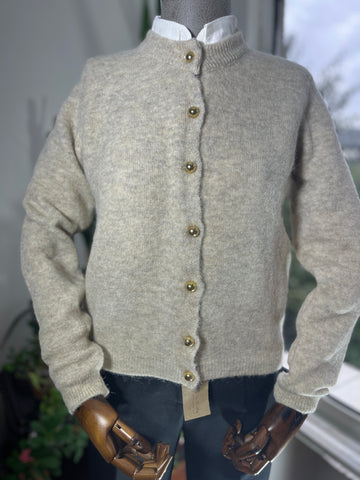 Chic Button Detailed Crew Neck Cardigan – Stylish, Comfortable, and Versatile Knitwear for Women Chic Button Detailed Crew Neck Cardigan – Stylish, Comfortable, and Versatile Knitwear for Women