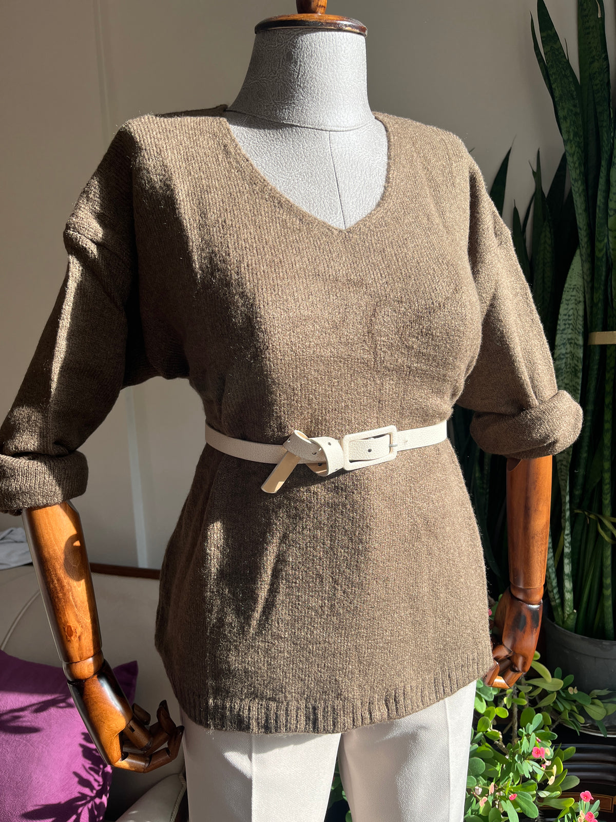 Women's Cozy V-Neck Soft Knit Sweater - Stylish and Warm for Everyday Comfort