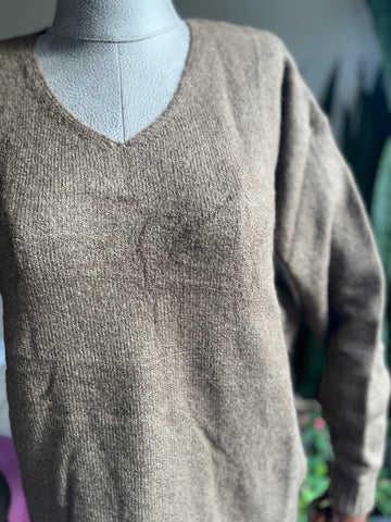 Women's Cozy V-Neck Soft Knit Sweater - Stylish and Warm for Everyday Comfort