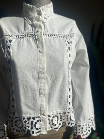 Elegant Women's White Sheer Floral Scalloped Shirt & Lightweight Seasonal Jacket – Chic Collar Detail, Versatile Layering Piece for Effortless Style
