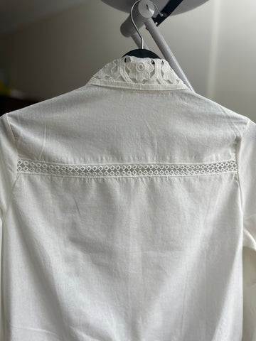 Elegant Women's White Sheer Floral Scalloped Shirt & Lightweight Seasonal Jacket – Chic Collar Detail, Versatile Layering Piece for Effortless Style