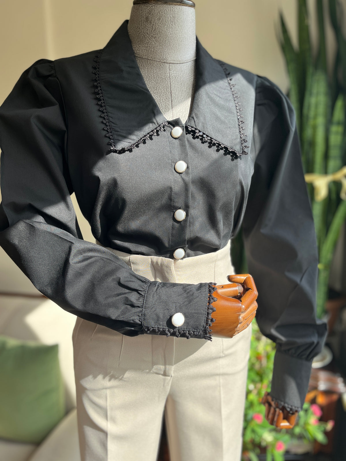 Vintage Inspired Guipure Baby Collar Button Detailed Shirt for Women – Timeless Elegance